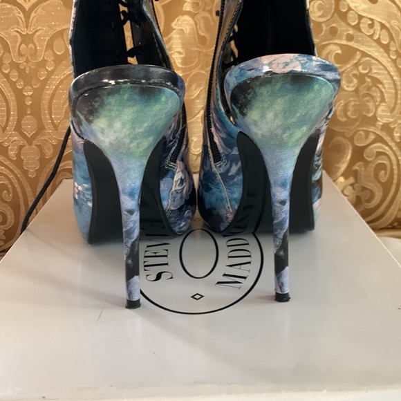 NIB “Steve Madden” open heel floral print ankle boots - Picture 4 of 8
